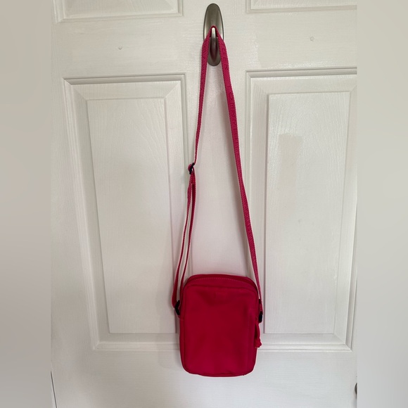 Tommy Hilfiger Vibrant Pink Crossbody Bag - Picture 12 of 13